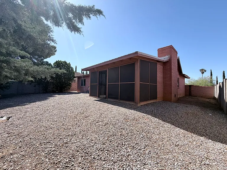 2864 E Wilcox Dr — Photo 23