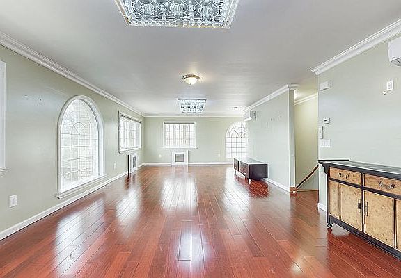 5th image of 15-52 202nd St #2