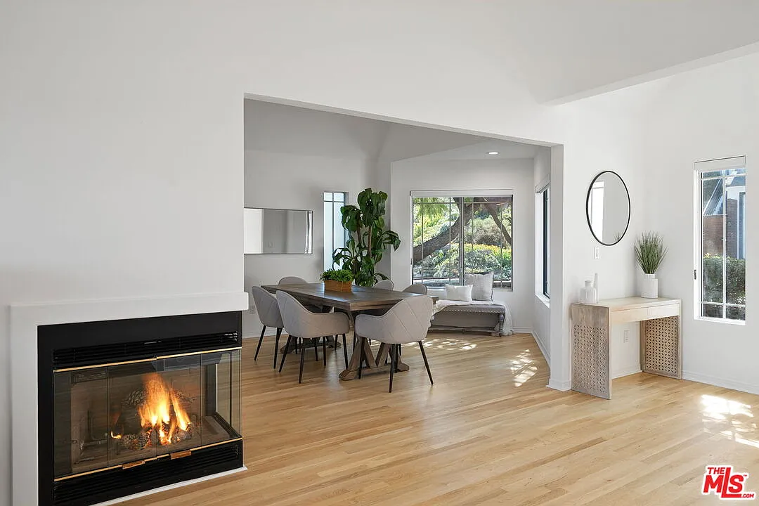 3 bed, 3.0 bath, 2217 sqft, $7,950 — Photo 4
