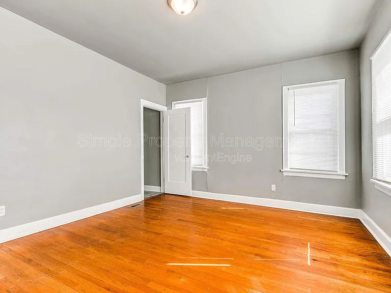 912 NE 21st St — Photo 11