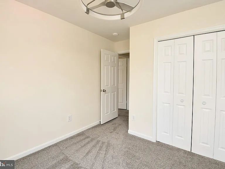 10709 Gideon Ct — Photo 22