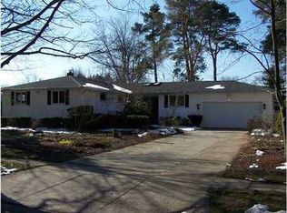 54 Treehaven Dr, Lockport, NY 14094