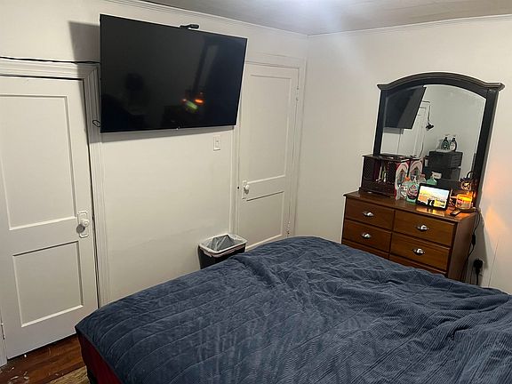 4th image of 415 Berry Ave