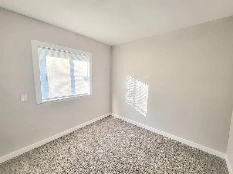 718 Perry Ave — Photo 20