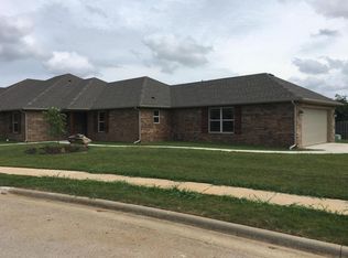 2412 W Bridlewood Trl, Ozark, MO 65721