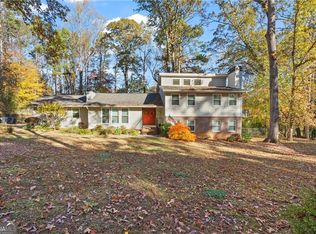 527 Eight Point Ct, Suwanee, GA 30024