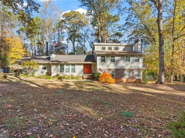 527 Eight Point Ct, Suwanee, GA 30024