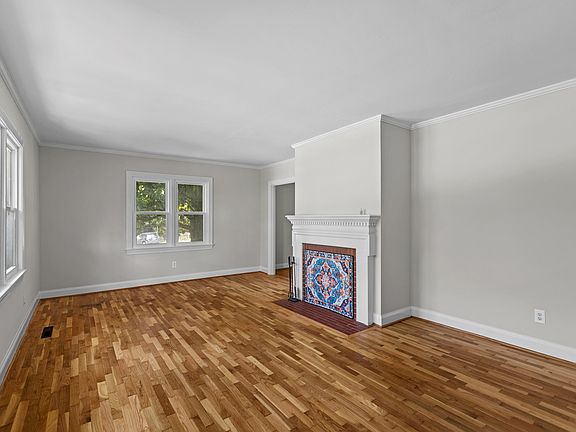4th image of 19 Ashmore Dr