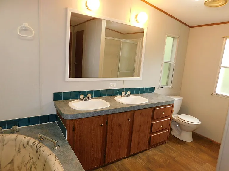 22540 Henry St — Photo 7