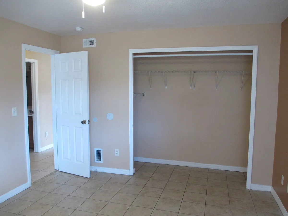 Building Photo - 800 N Fiske Blvd #103