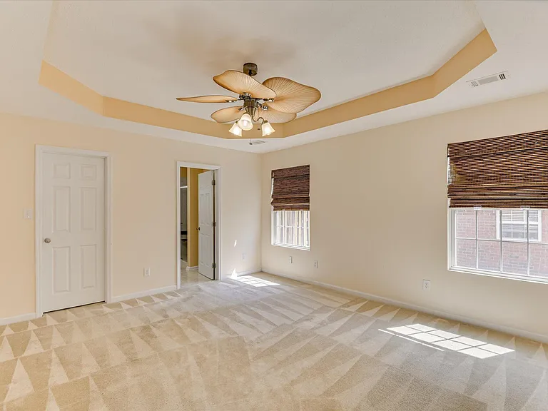 443 Surrey Park Dr SE — Photo 28