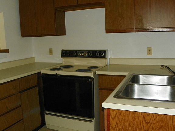 SS21T All Mountain Rentals Good Kitchen Space