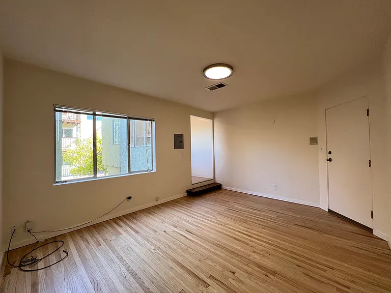 2541-2569 Le Conte Ave — Photo 12