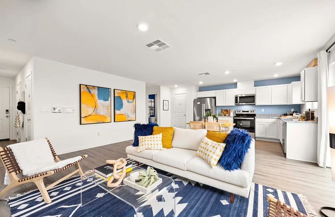 109 Lantern Pl — Photo 2
