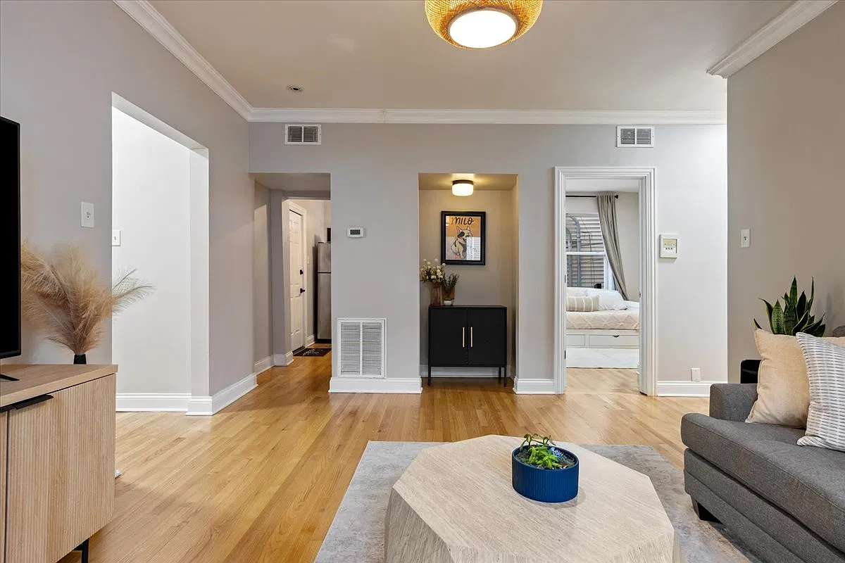2 bed, 800 sqft, $2,450 — Photo 2