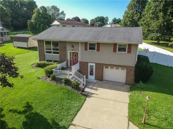 493 McCombs Cir, New Castle, PA 16101