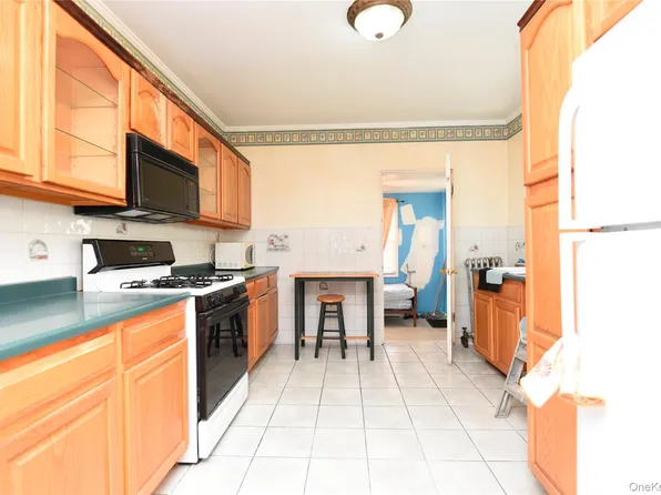 86-86 85th St, Woodhaven, NY 11421