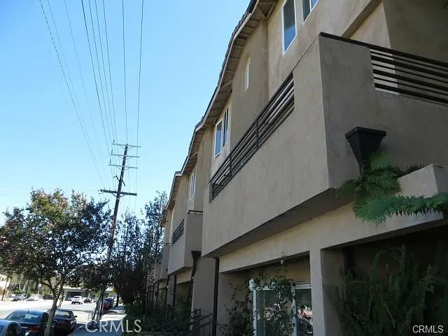 5555 Carpenter Ave #4 — Photo 3