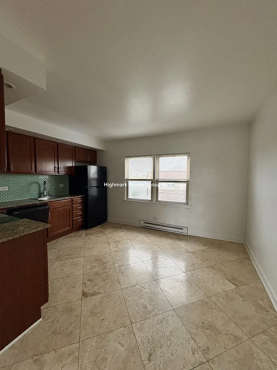 Building Photo - 7632 N Milwaukee Ave #4N