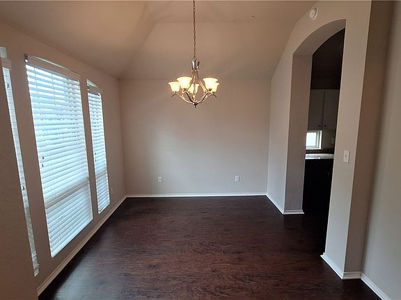 5th image of 3741 Mariposa Ct