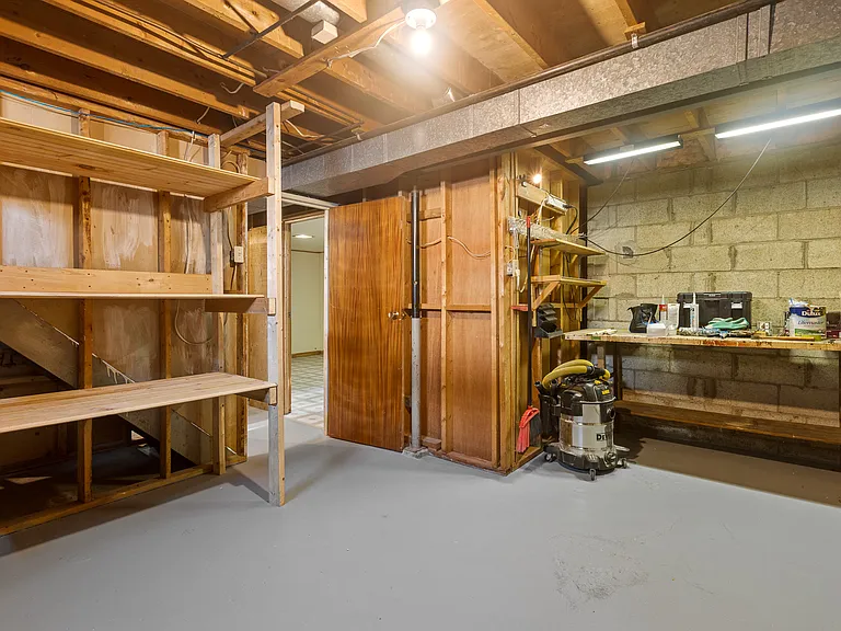 1263 Cobden Rd #1 — Photo 25
