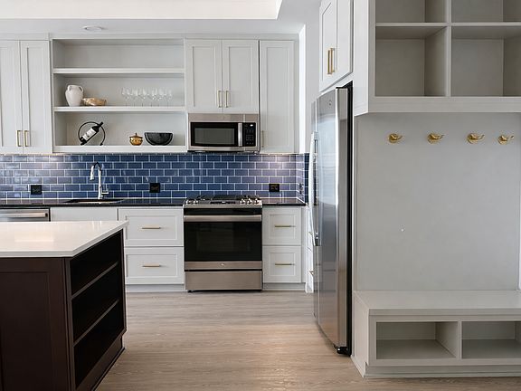 3rd image of 930 Commerce St #703