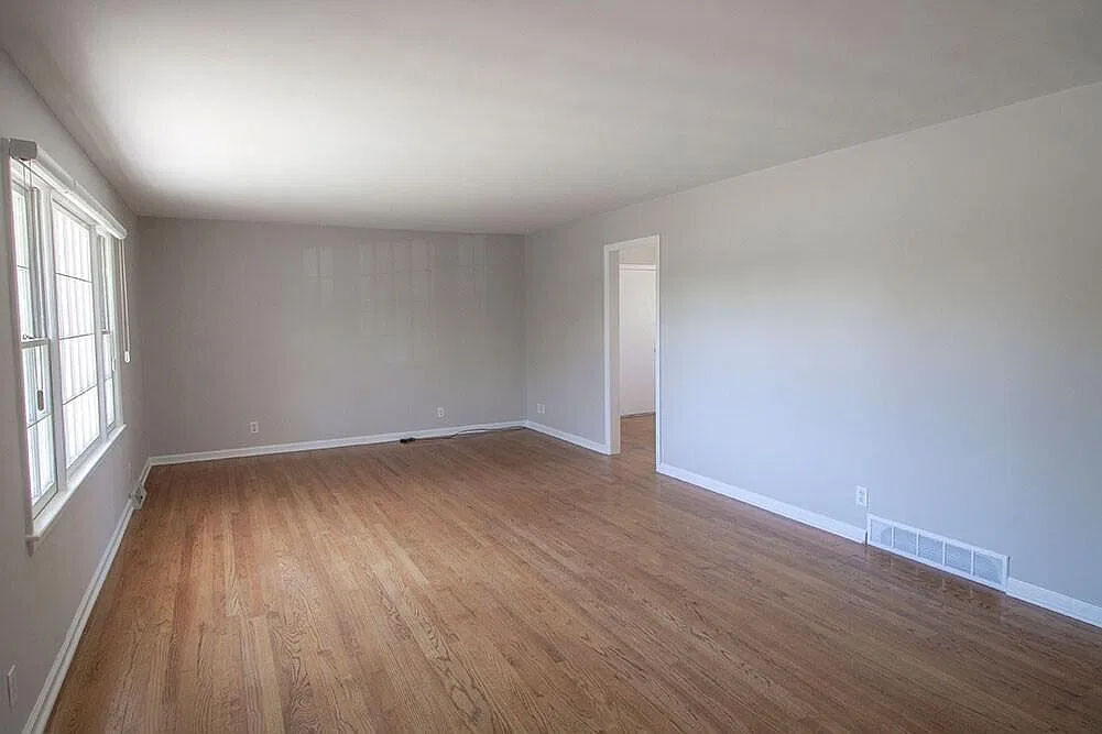 3 bed, 2.5 bath, 2312 sqft, $2,300 — Photo 2