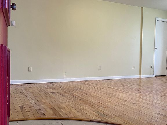 4th image of 512 Fox Run Ln #512