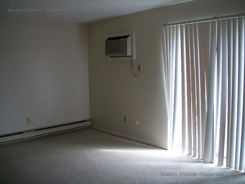 1st image of 925 Hancock St APT 42