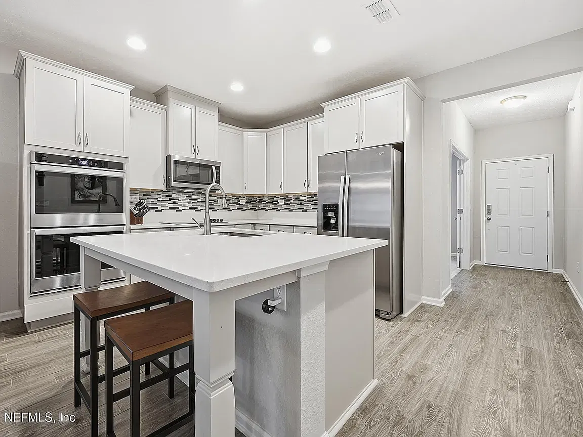 3 bed, 1697 sqft, $2,375 — Photo 3