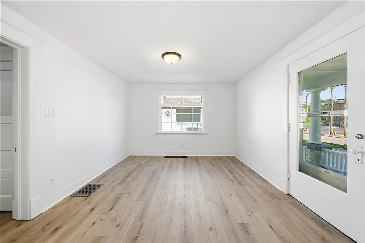 2 bed, 950 sqft, $2,300 — Photo 4