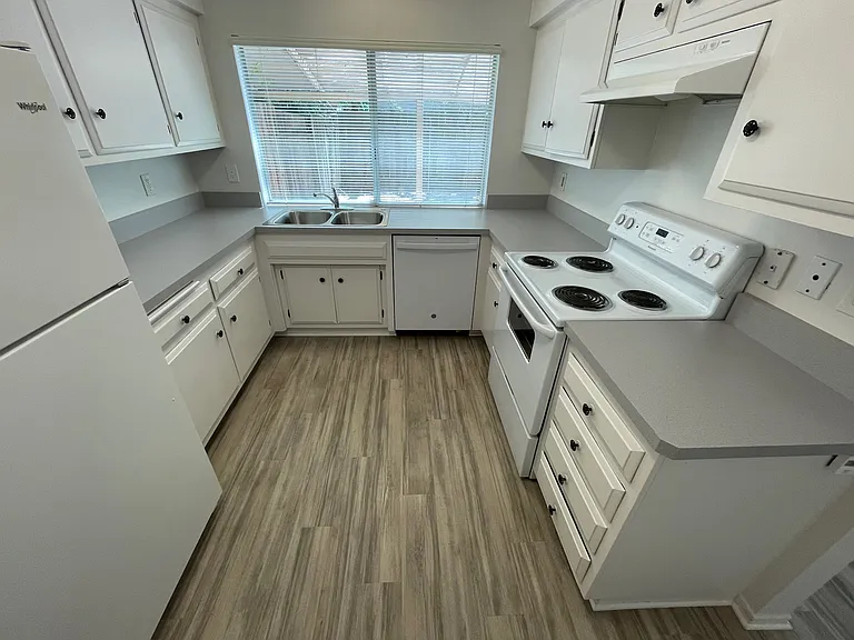 7369 Elmhurst Pl — Photo 10