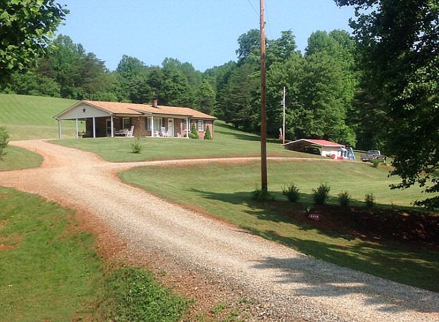 1st image of 3179 Fairystone Park Hwy