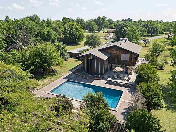 5th image of 211 Ketch Creek Dr