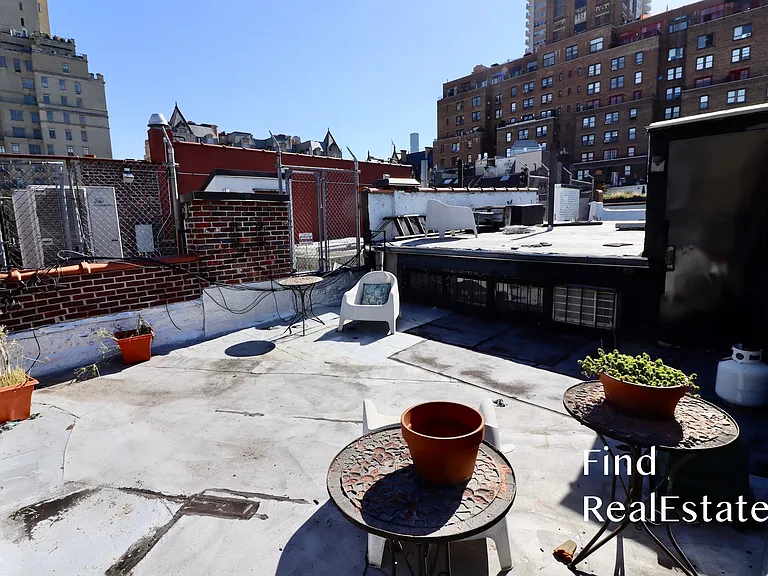 39 W 74th St #PHB — Photo 6