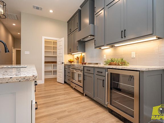 4th image of 5317 Riviera Ln