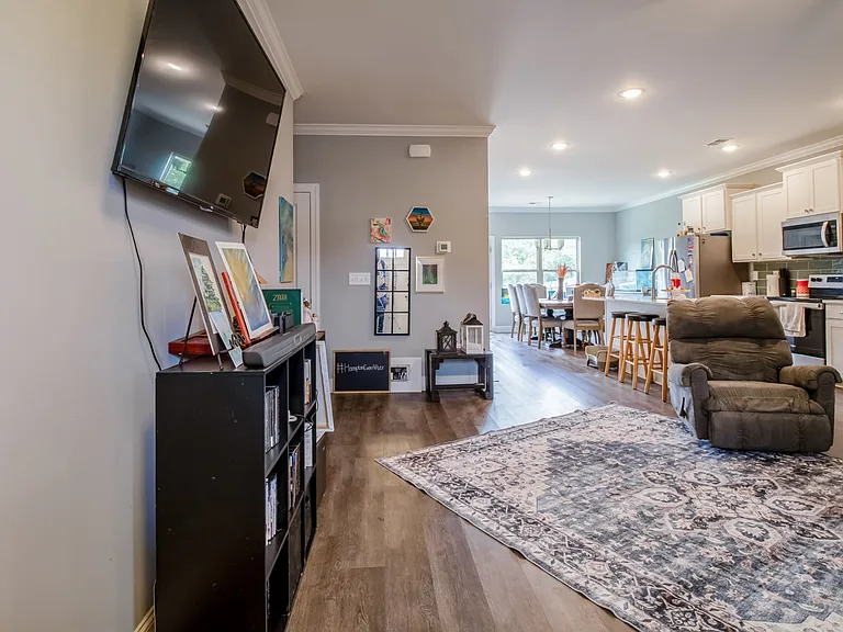 628 Bella Ct — Photo 10