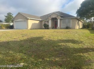 561 Borraclough Ave NW, Grant, FL 32949