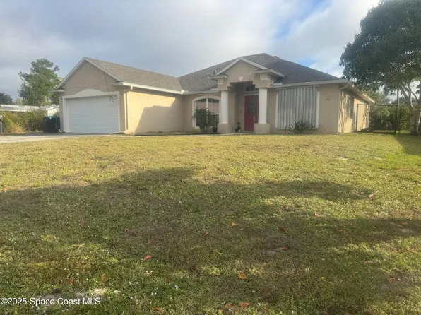 561 Borraclough Ave NW, Palm Bay, FL 32907