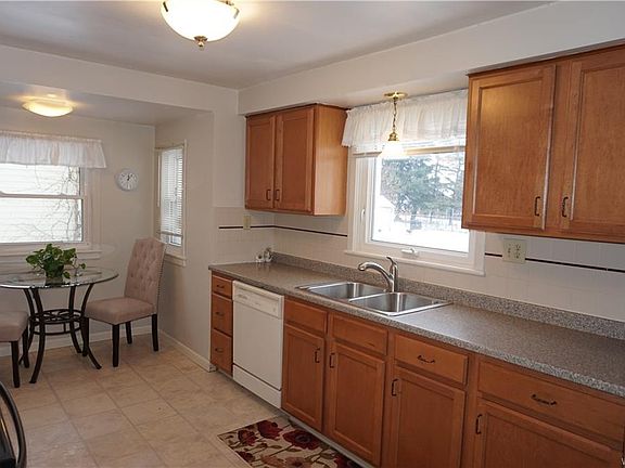 2nd image of 8270 Sheridan Dr