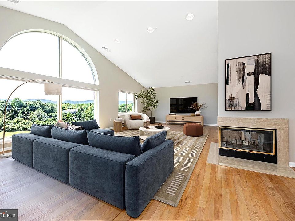 1st image of 104 Mercer Ct APT 15-6