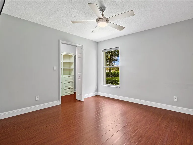 15575 Woodmar Ct — Photo 24