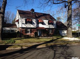 11 Rugby Rd, Westbury, NY 11590