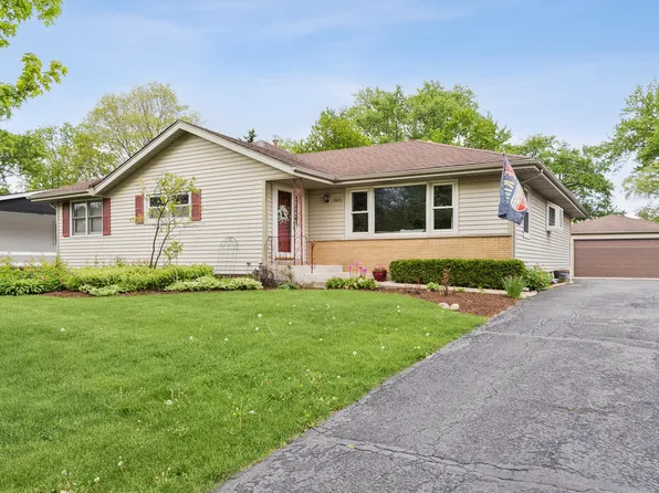 5324 Clover Dr, Lisle, IL 60532