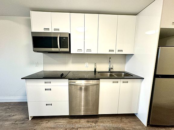 4th image of 652 Princess St #711