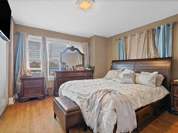 59-11 Fresh Pond Road image 13 of 17