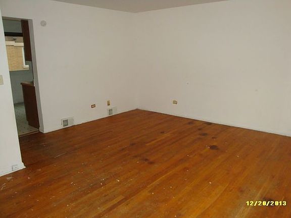 3rd image of 606 S Milwaukee Ave APT D