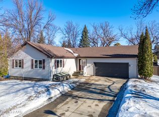 1219 S 21st St, Grand Forks, ND 58201