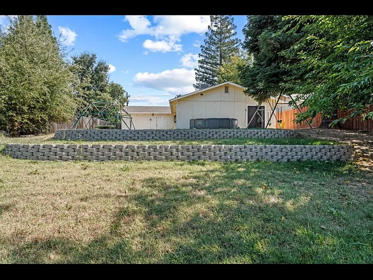 Hickory Ave — Photo 5