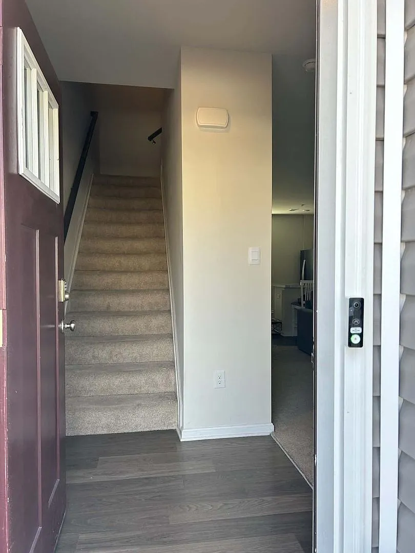 Modern End Unit Townhome in Quiet Salisbury Community — Photo 3